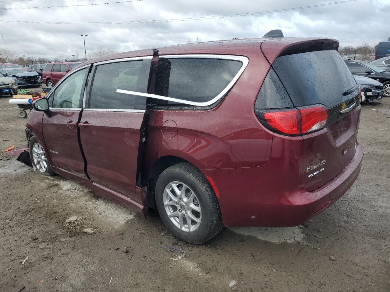 2023 Chrysler Voyager Lx - Image 2
