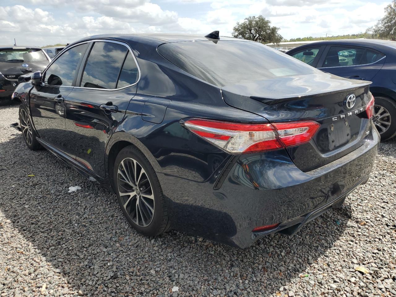 2020 Toyota Camry Se - Фото 2