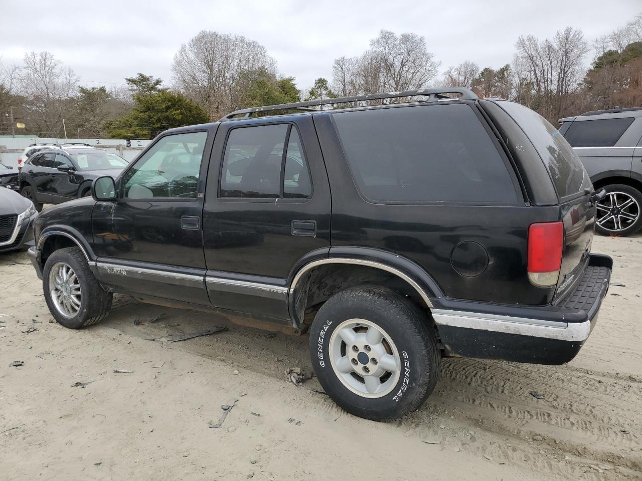 1997 Chevrolet Blazer - Image 2