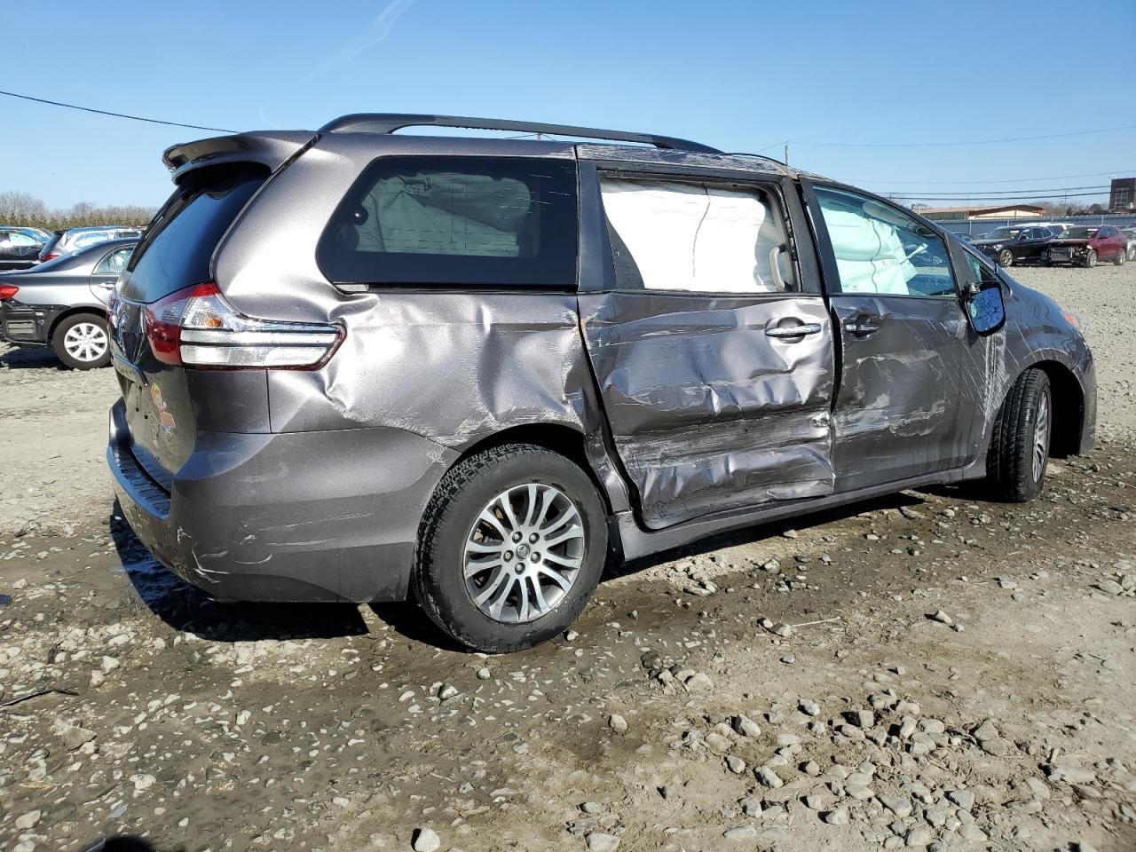 2019 Toyota Sienna Xle - Фото 3