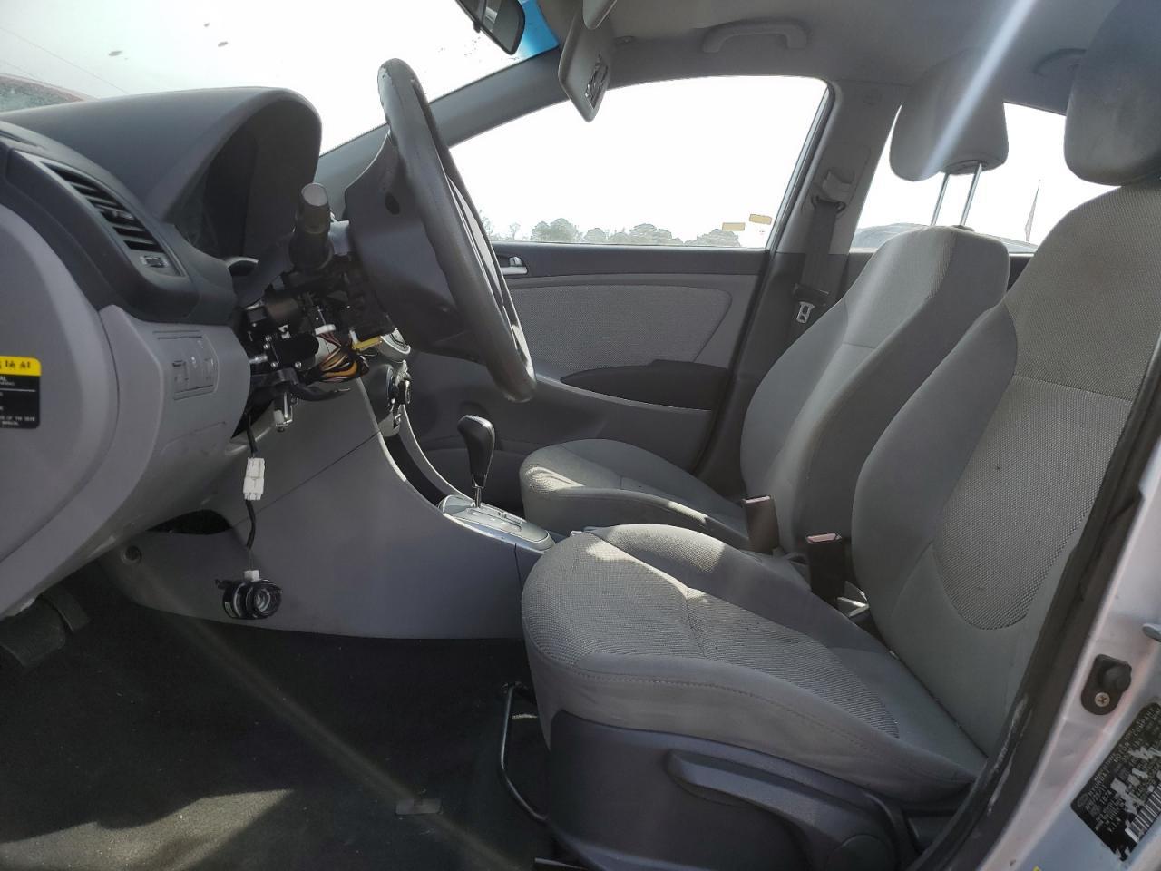 2012 Hyundai Accent Gls - Image 7