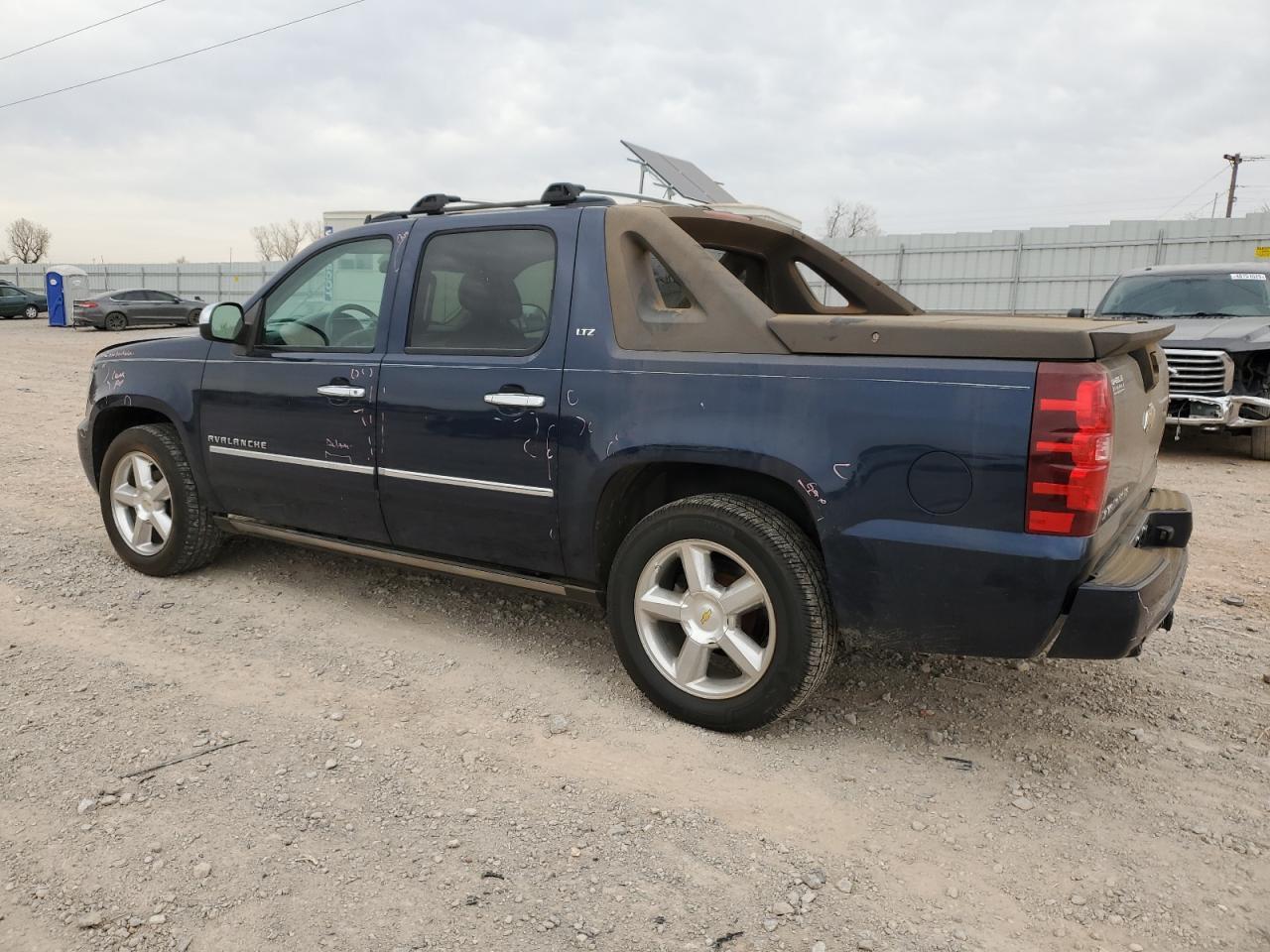 2010 Chevrolet Avalanche Ltz - Image 2