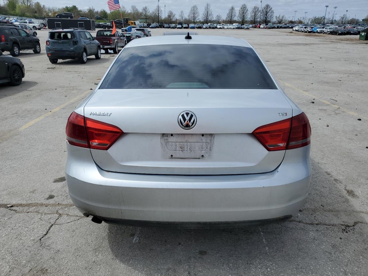 2014 Volkswagen Passat S - Фото 6