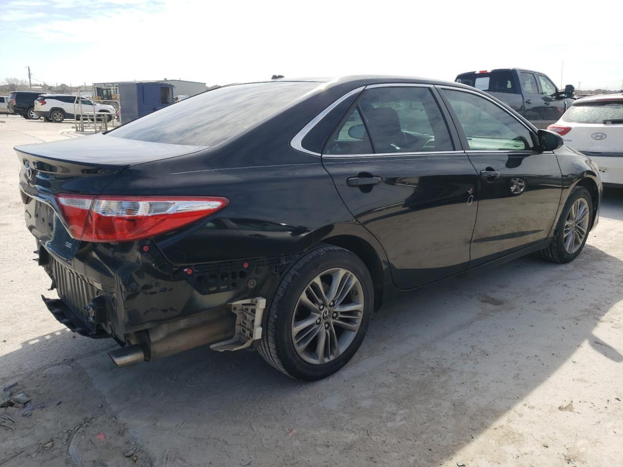2016 Toyota Camry Le - Фото 3
