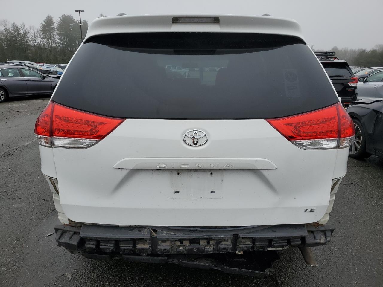 2011 Toyota Sienna Le - Фото 6