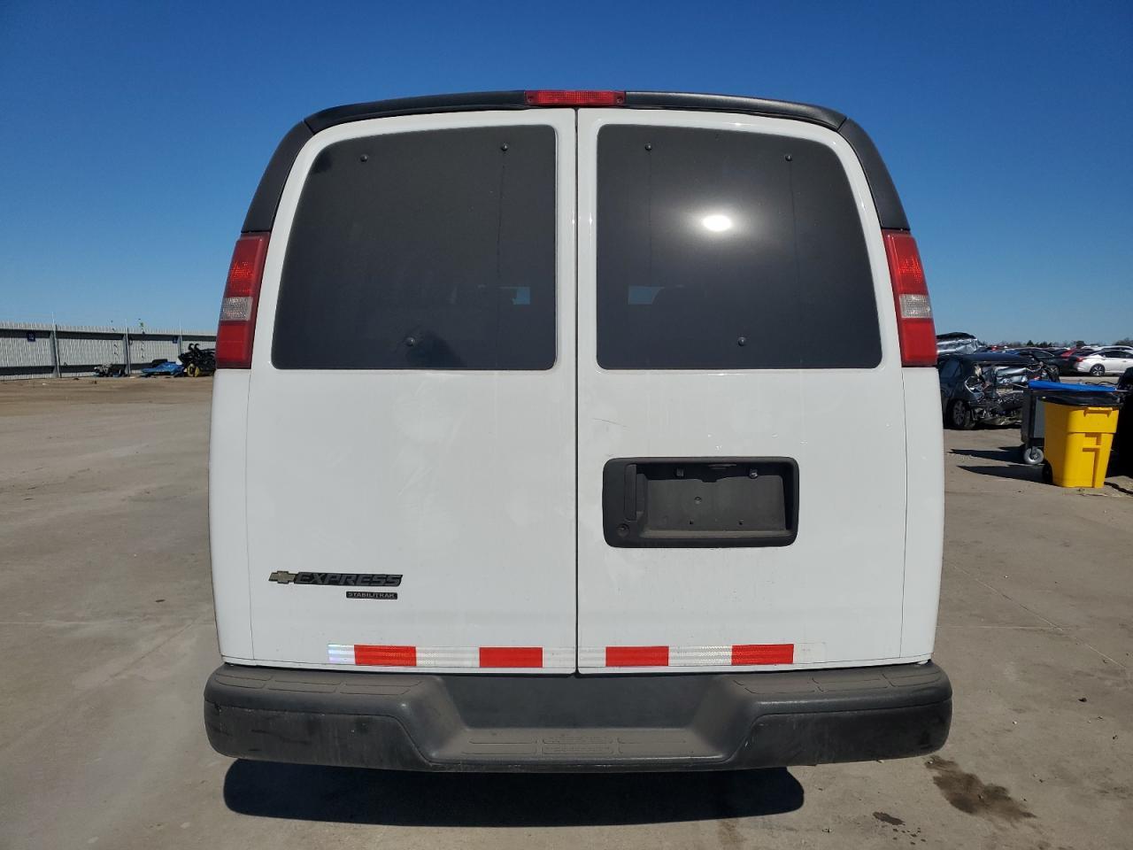 2008 Chevrolet Express G2500 - Image 6