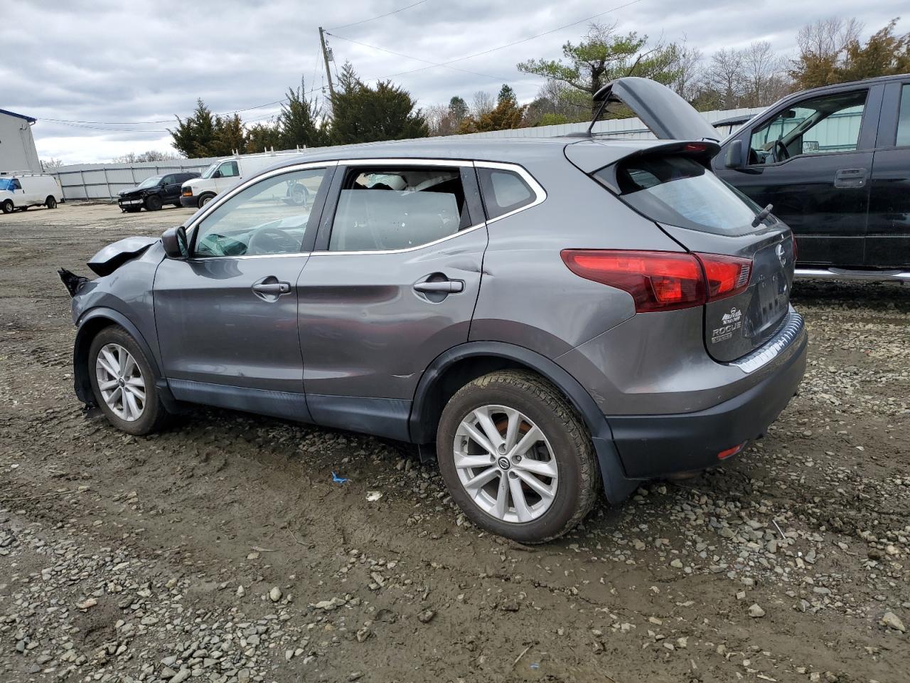 2019 Nissan Rogue Sport S - Фото 2