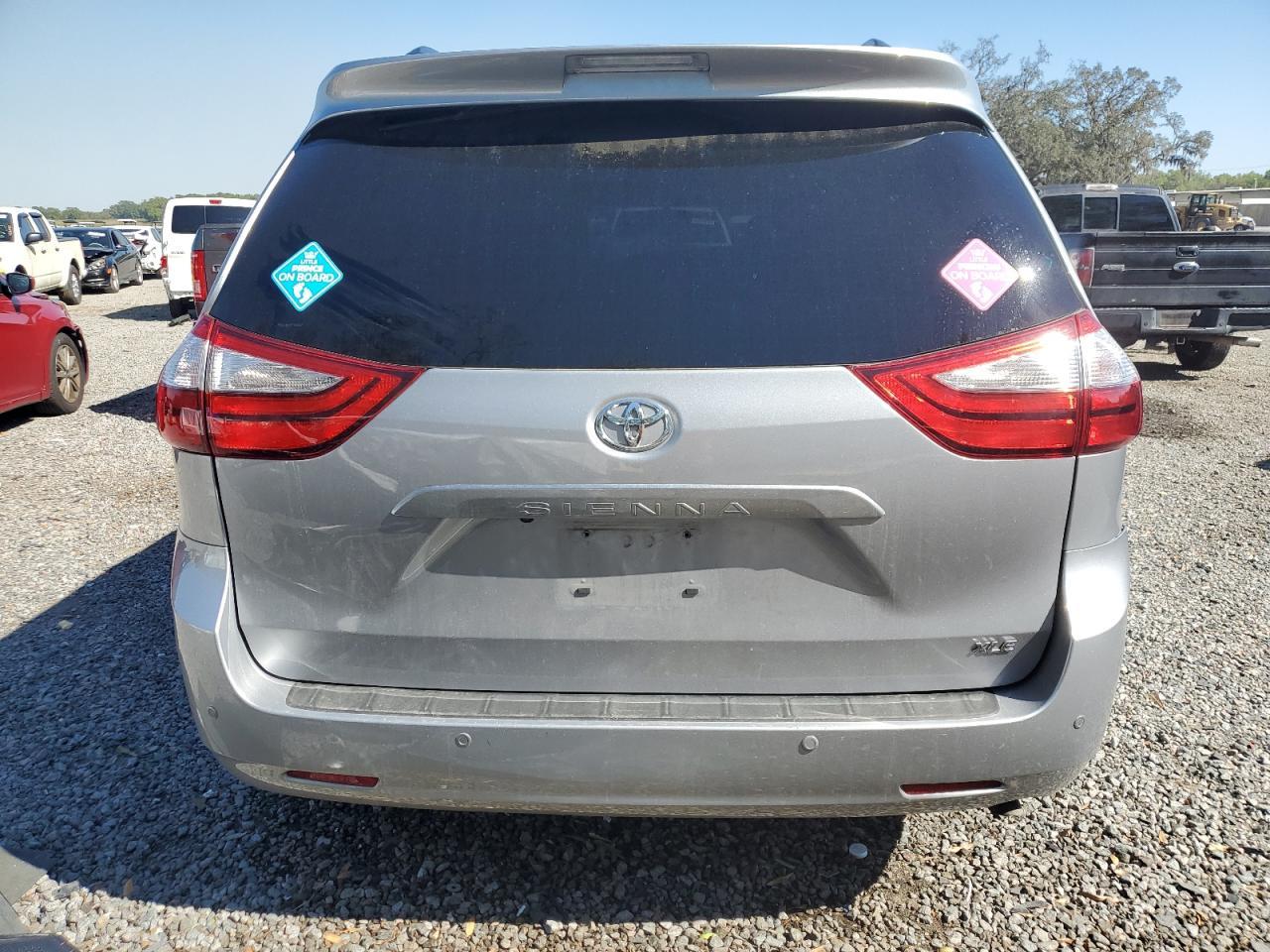 2015 Toyota Sienna Xle - Фото 6