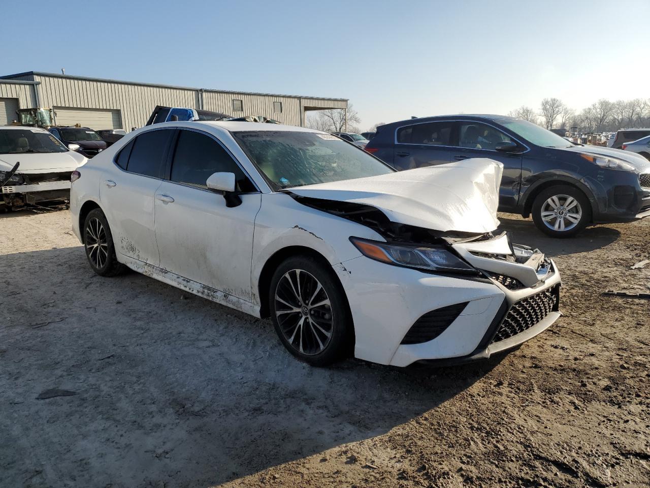 2018 Toyota Camry L - Фото 4