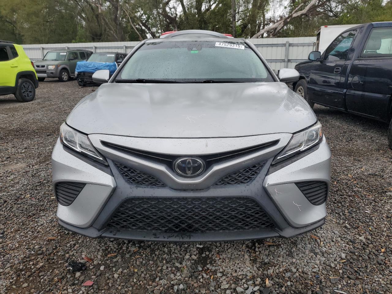 2020 Toyota Camry Se - Фото 5