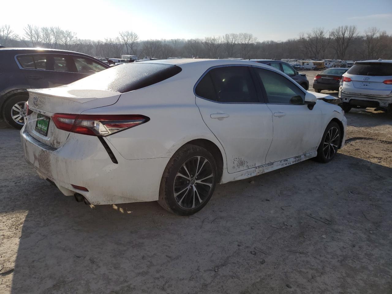 2018 Toyota Camry L - Фото 3
