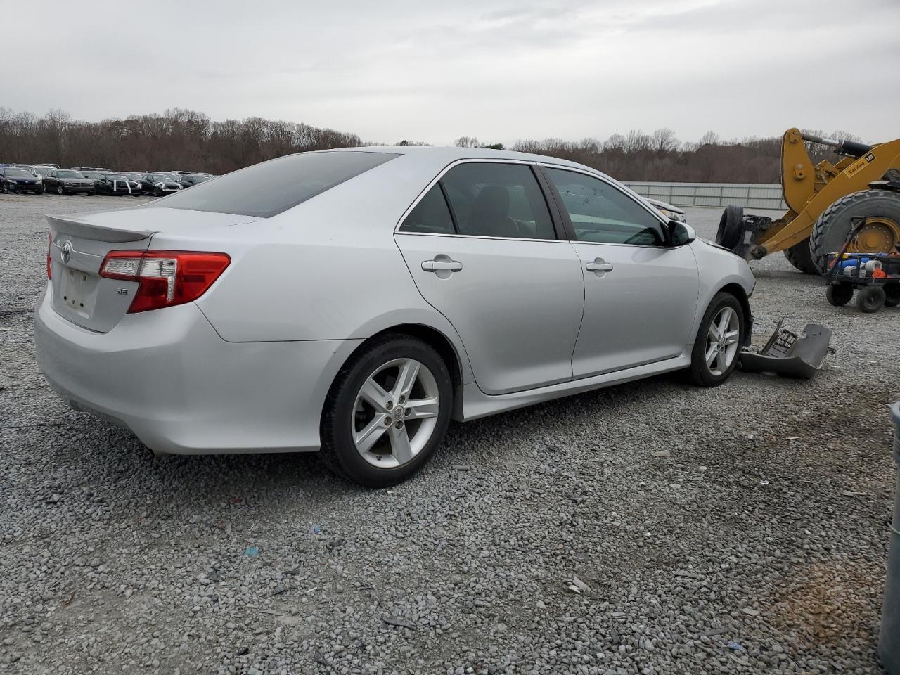 2012 Toyota Camry Base - Фото 3