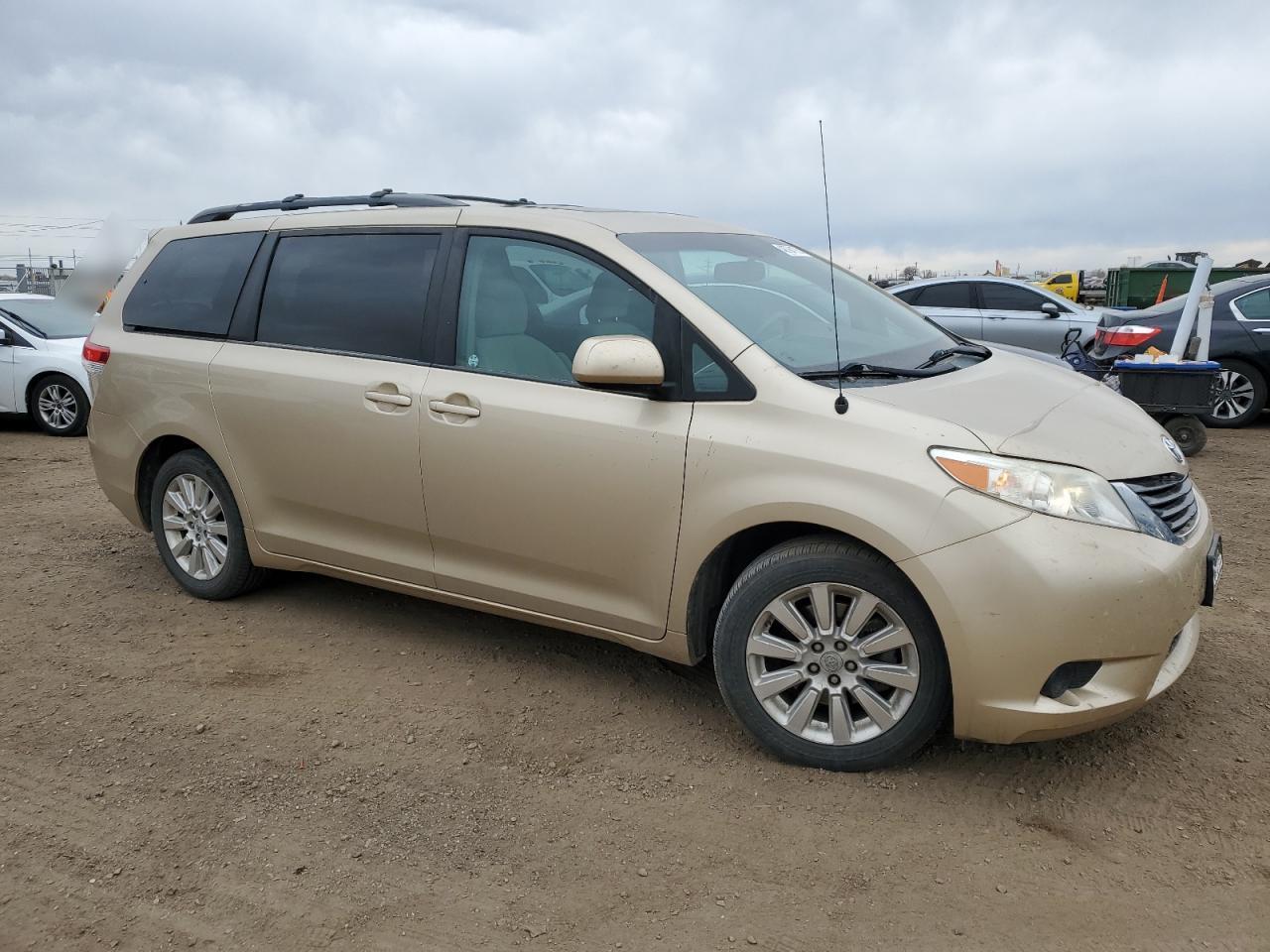 2011 Toyota Sienna Le - Image 4