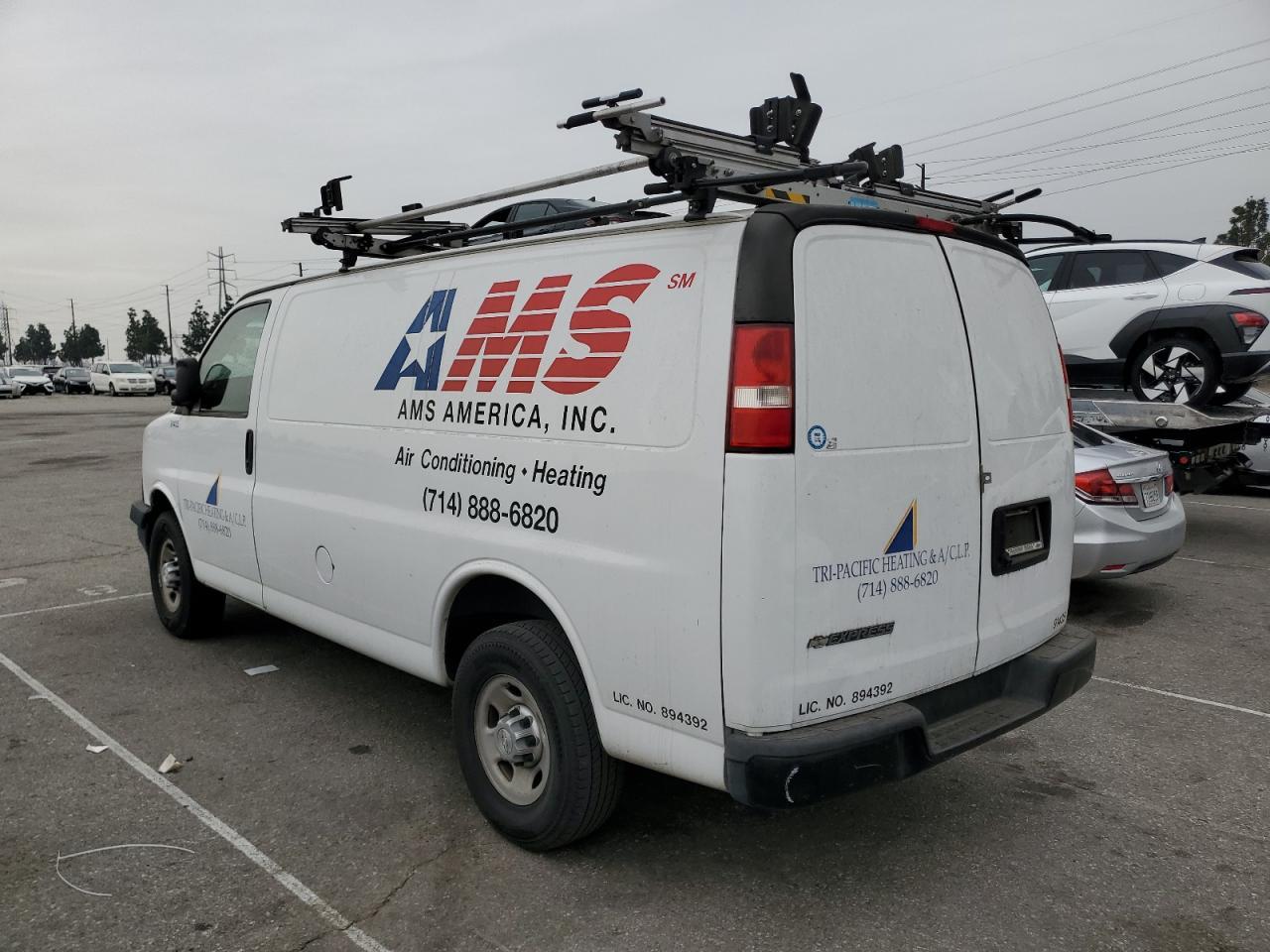2017 Chevrolet Express G3500 - Фото 2