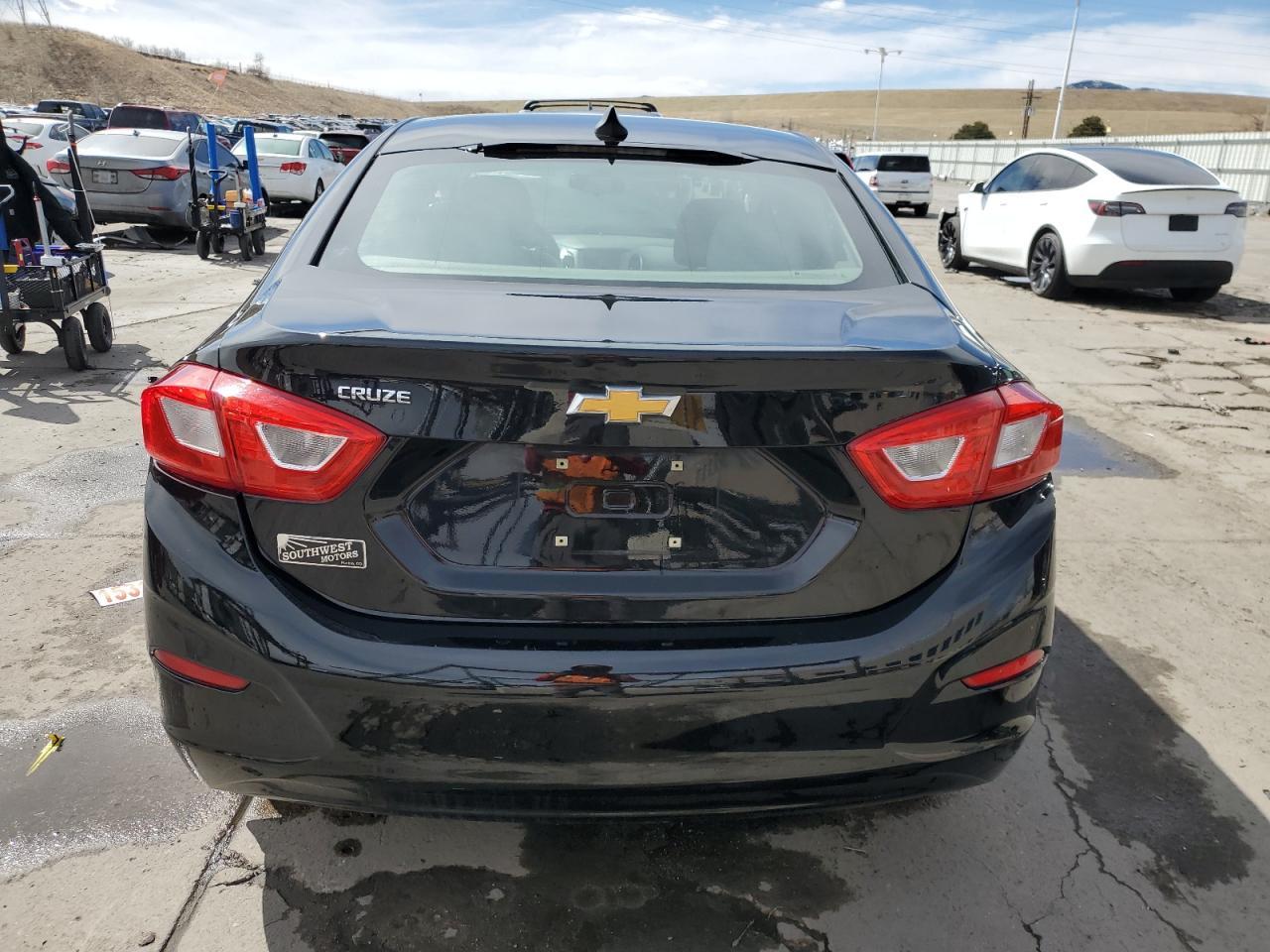 2017 Chevrolet Cruze Ls - Image 6