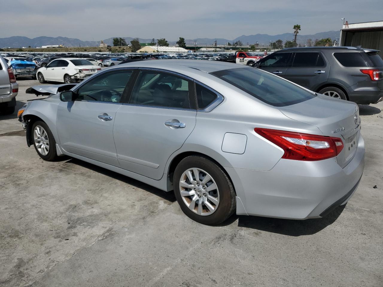 2017 Nissan Altima 2.5 - Фото 2