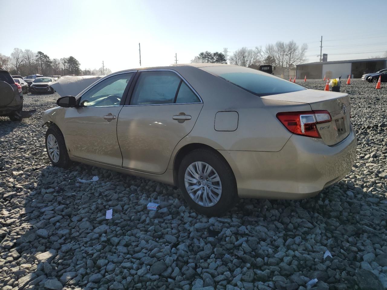 2012 Toyota Camry Base - Фото 2