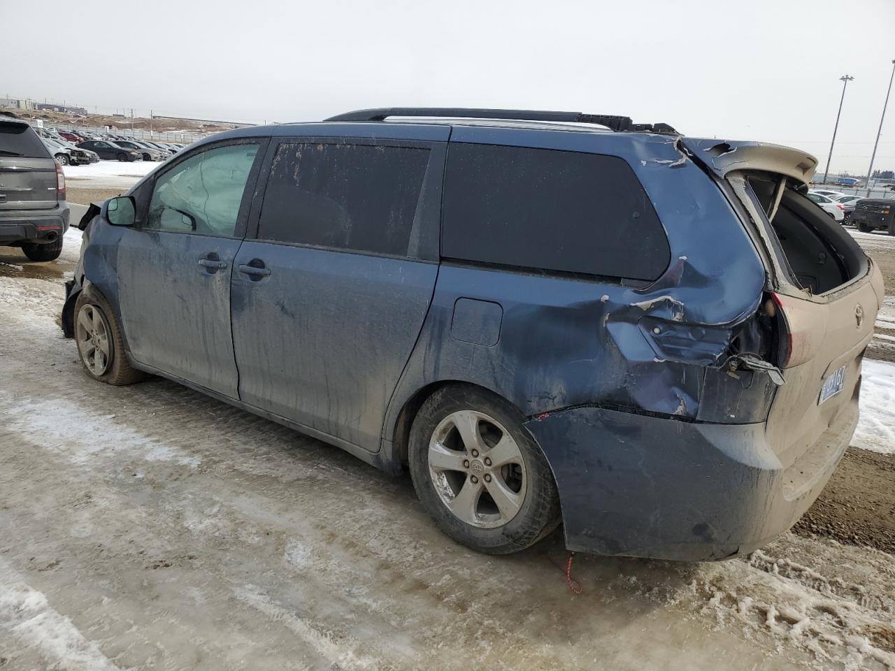 2015 Toyota Sienna Le 8-Passenger - Image 2