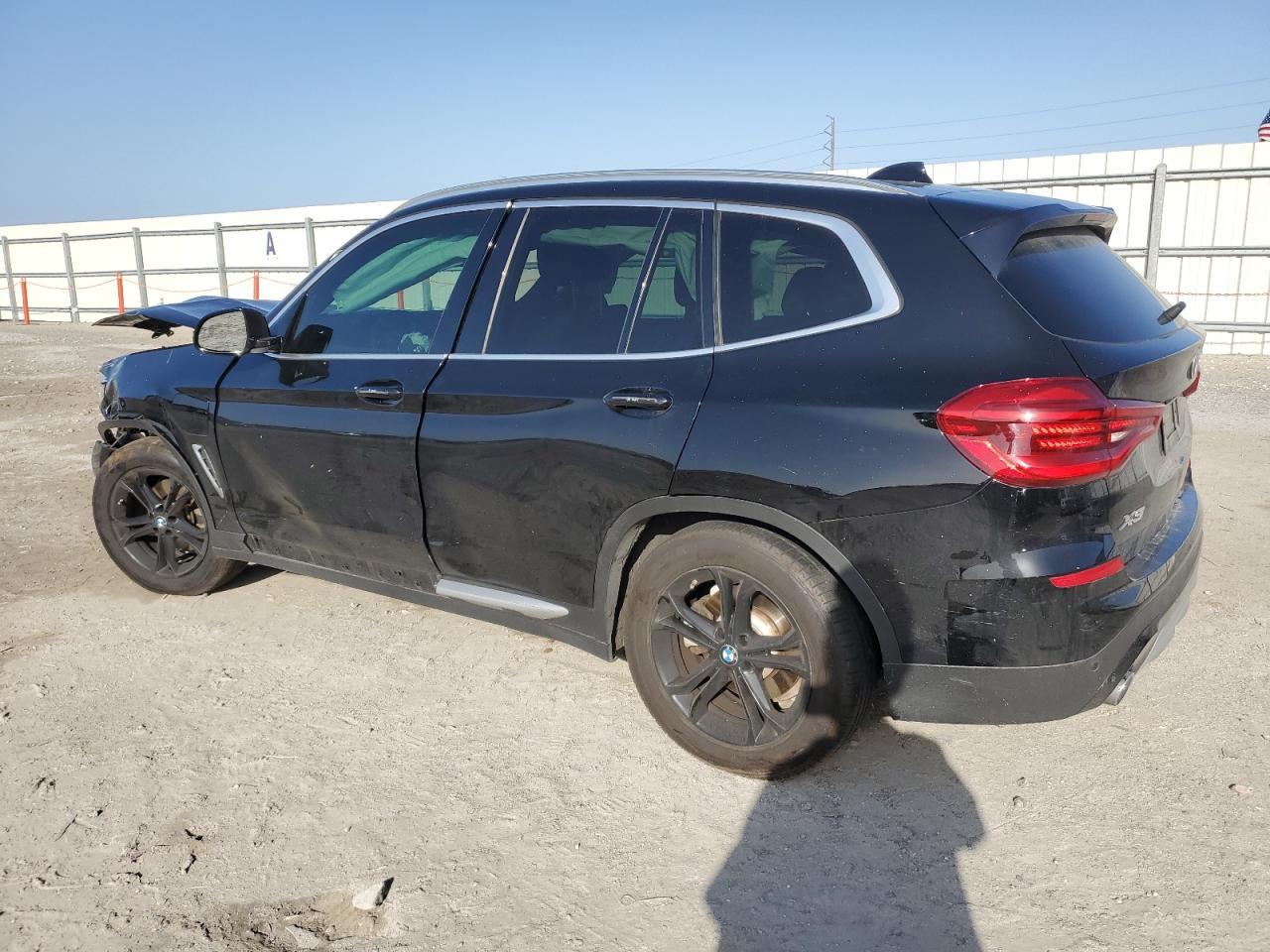 2021 BMW X3 xDrive30E - Фото 2