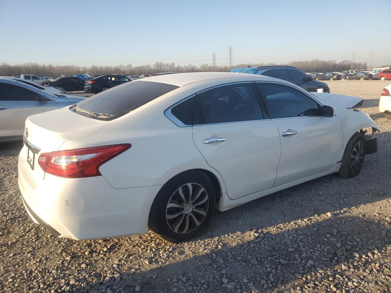 2016 Nissan Altima 2.5 - Image 3