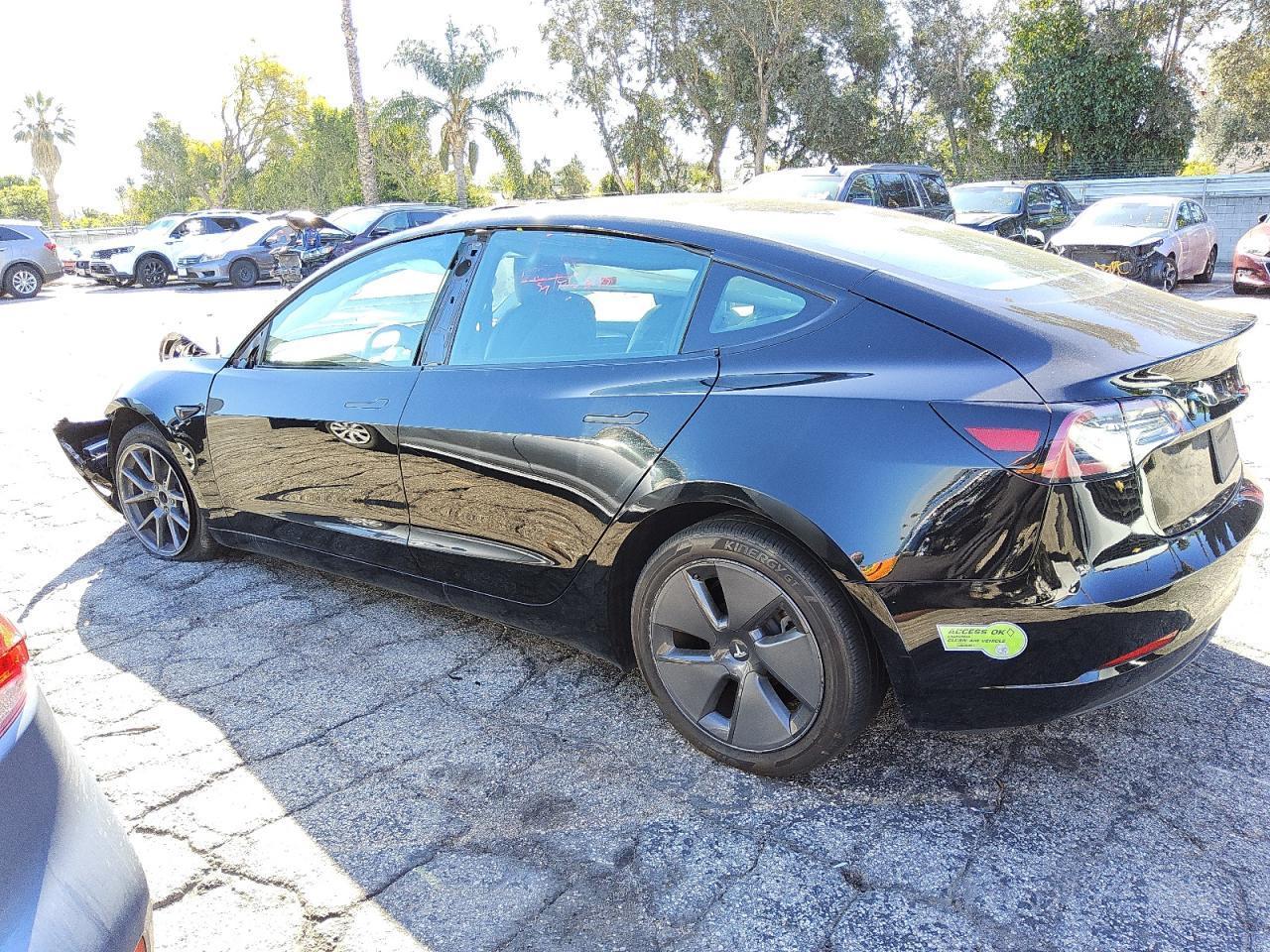 2023 Tesla Model 3 - Фото 2