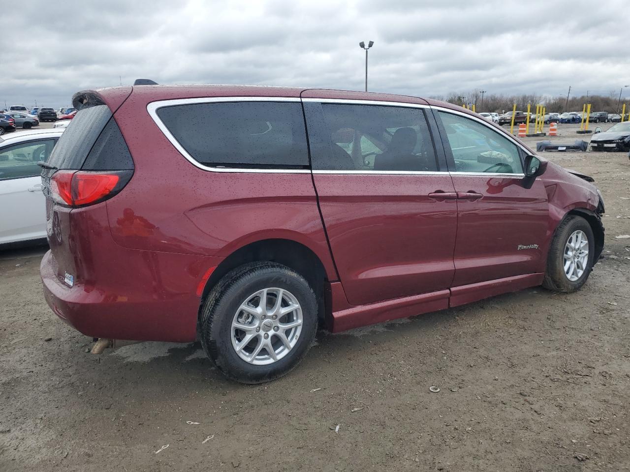 2023 Chrysler Voyager Lx - Image 3