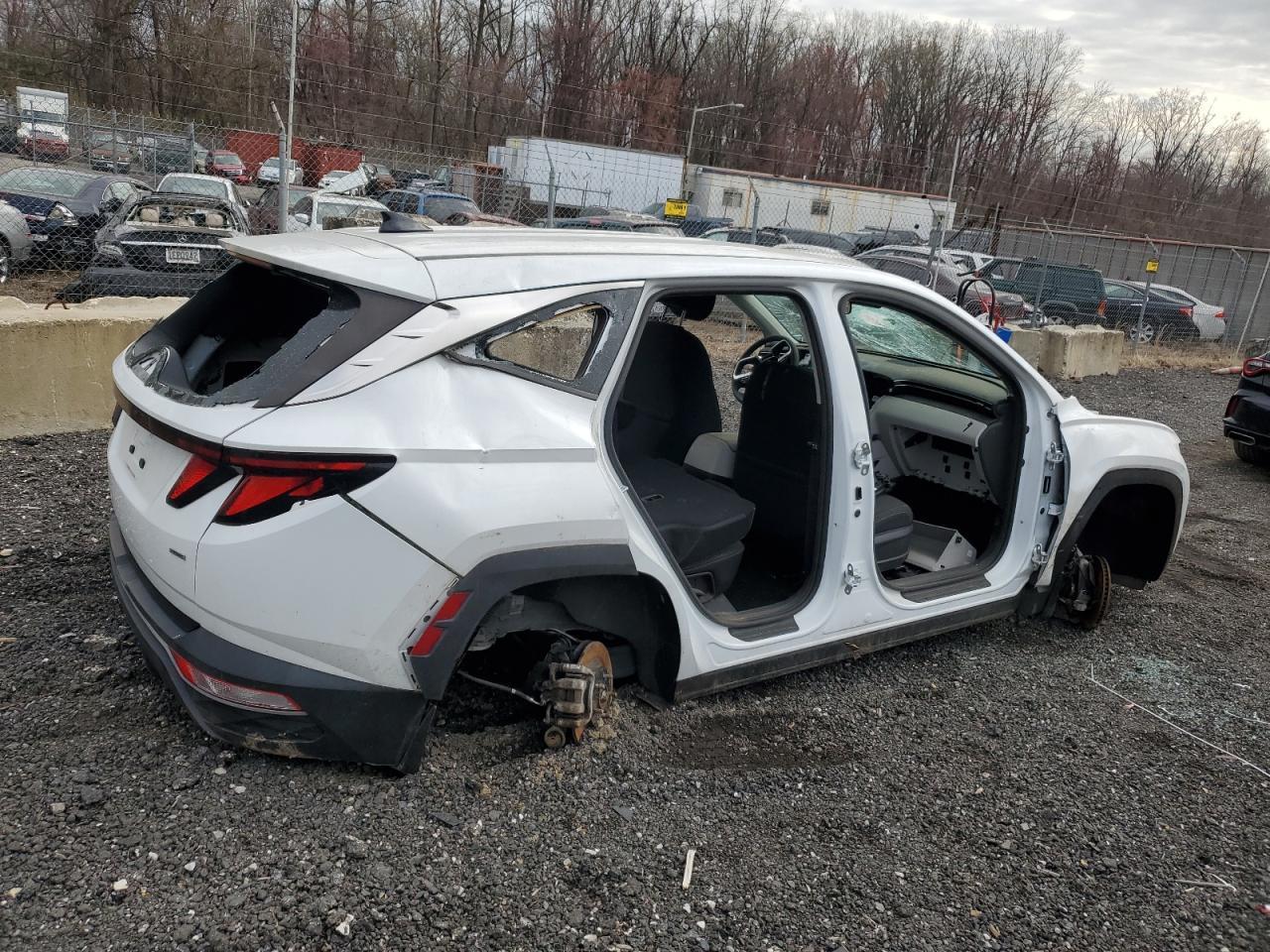 2022 Hyundai Tucson Se - Image 3