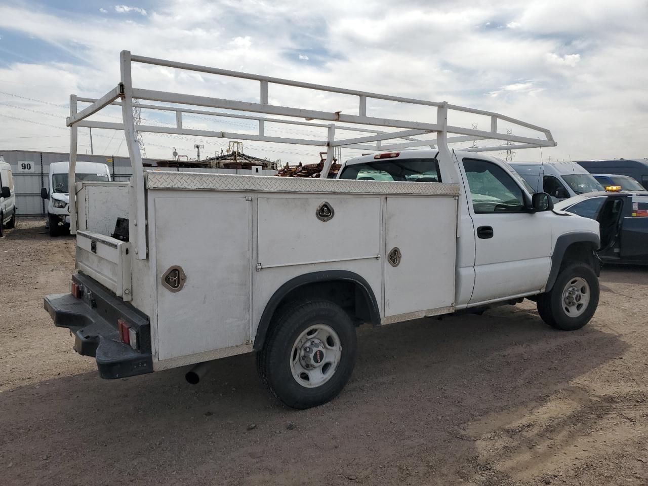 2005 GMC Sierra C2500 Heavy Duty - Фото 3