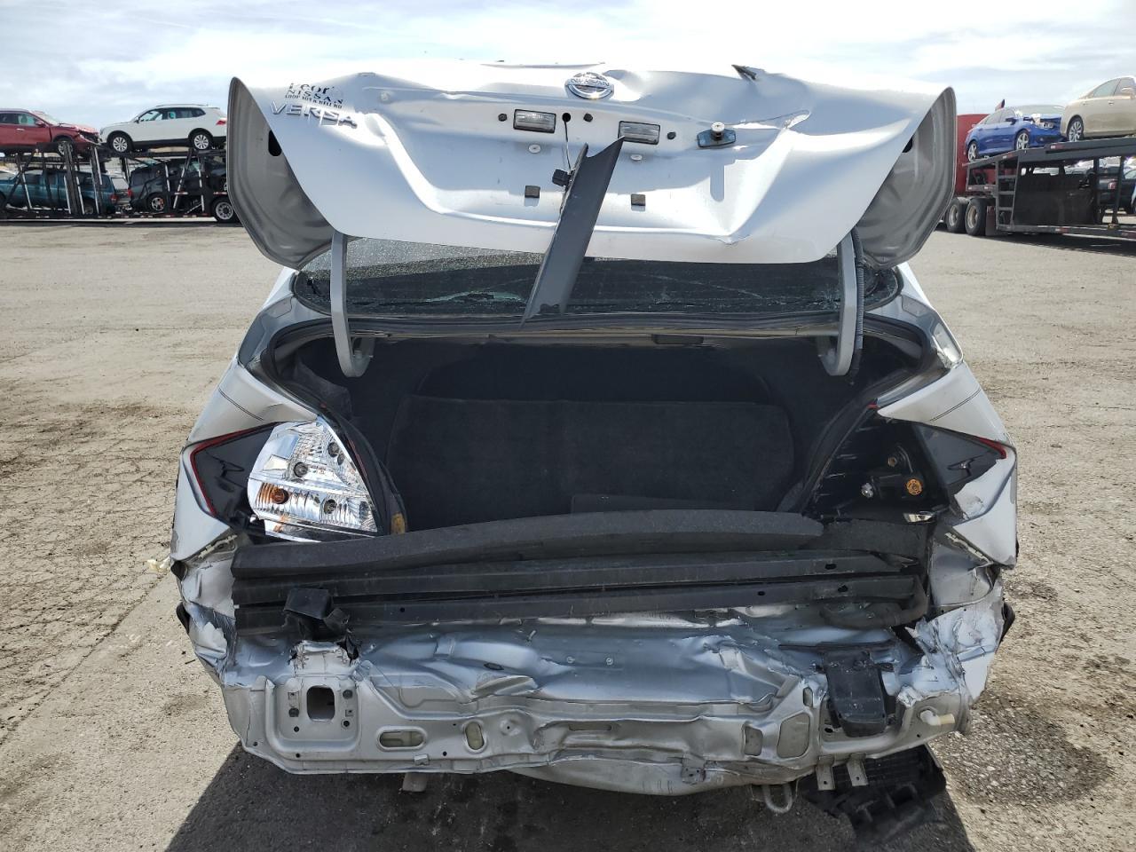 2009 Nissan Versa S - Фото 6