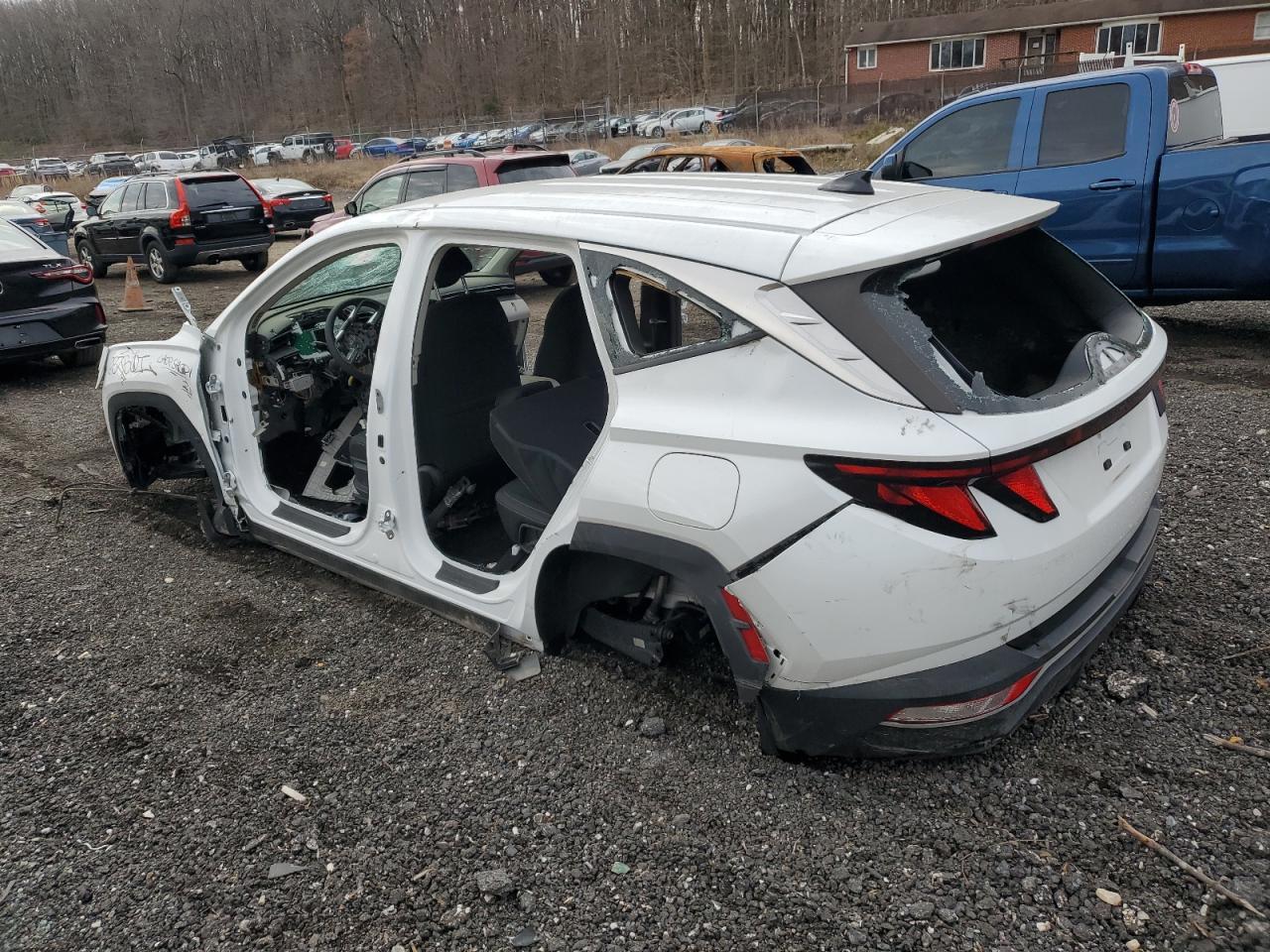 2022 Hyundai Tucson Se - Image 2