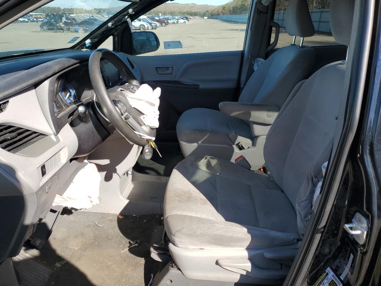 2020 Toyota Sienna L - Image 7