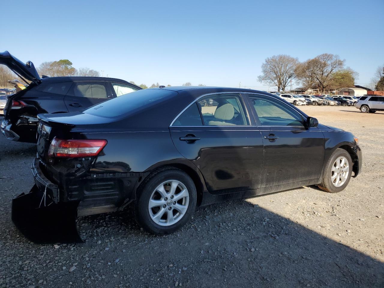 2011 Toyota Camry Base - Фото 3