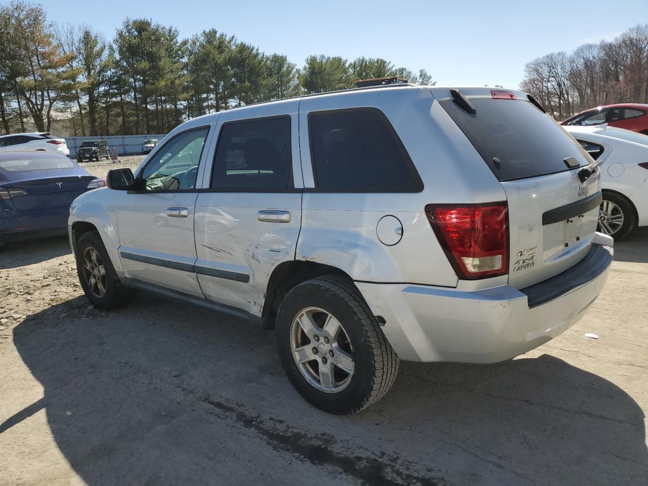 2007 Jeep Grand Cherokee Laredo - Image 2