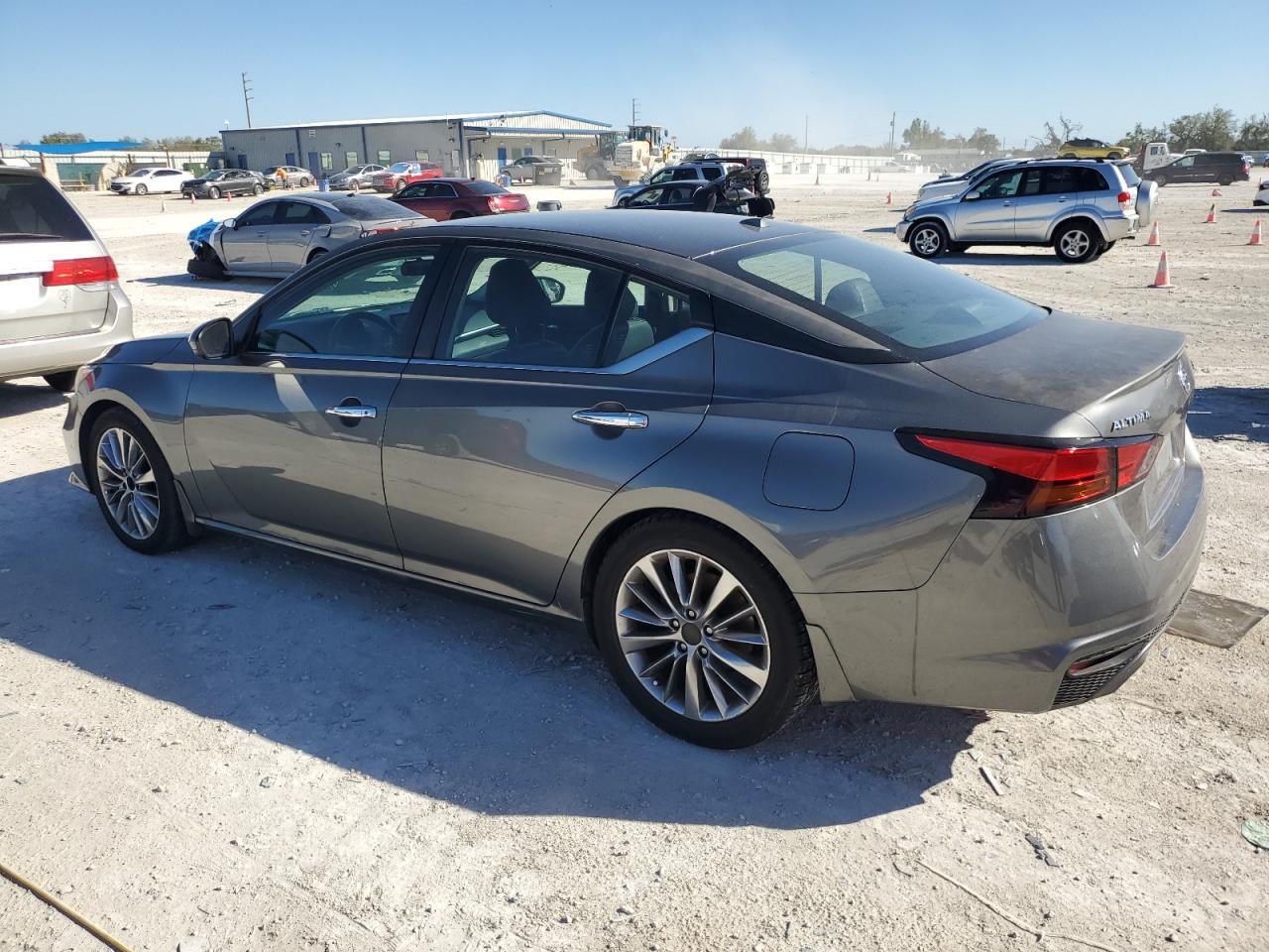 2019 Nissan Altima S - Фото 2