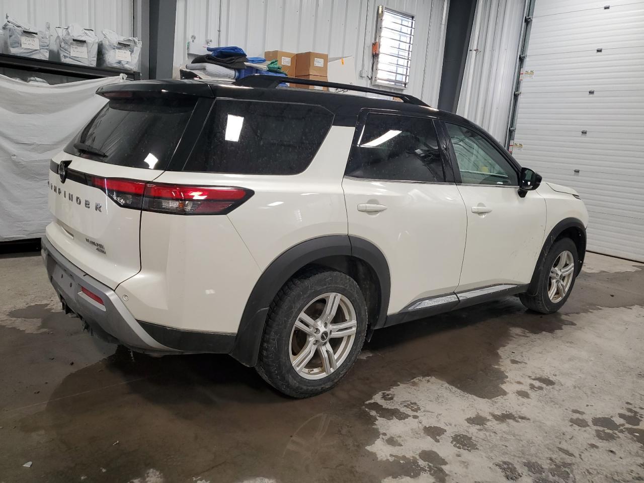 2022 Nissan Pathfinder Platinum - Фото 3