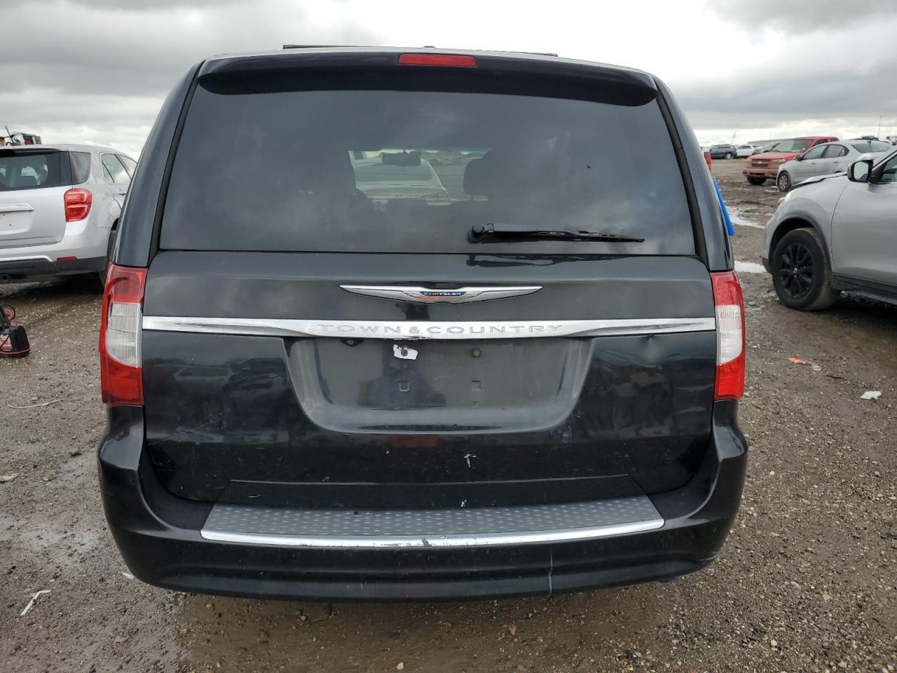 2012 Chrysler Town & Country Touring - Image 6