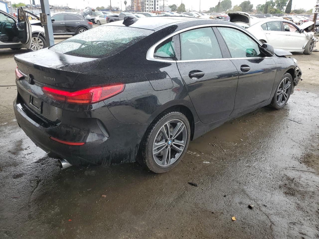 2021 BMW 228Xi - Фото 3