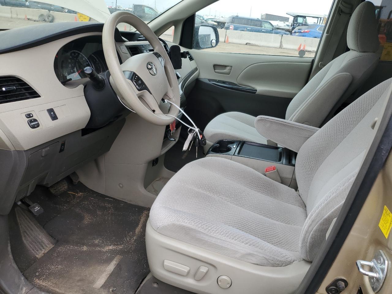 2011 Toyota Sienna Le - Image 7