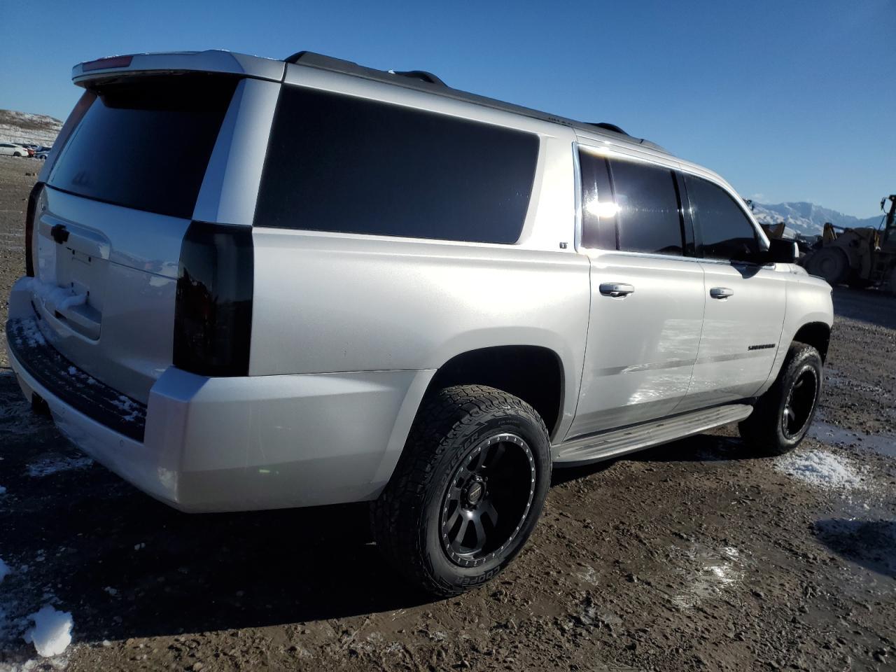 2015 Chevrolet Suburban C1500 Lt - Image 3