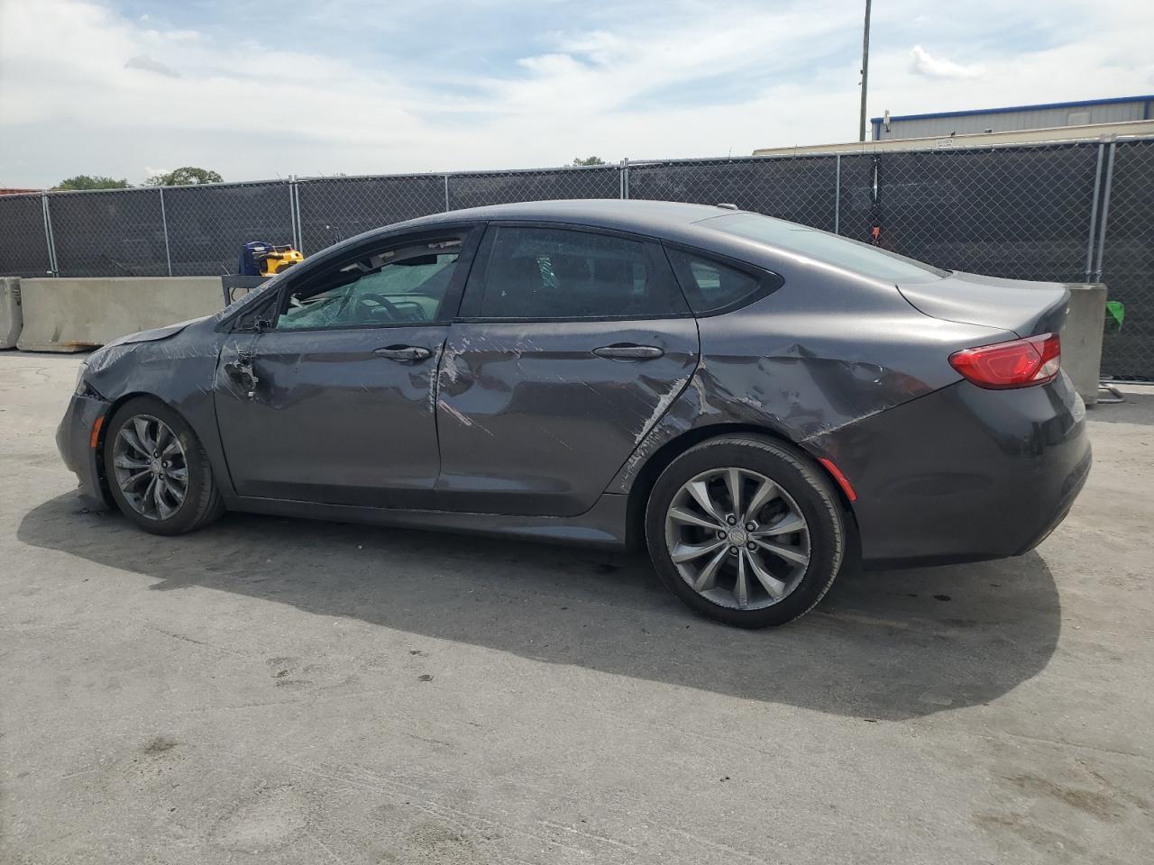 2016 Chrysler 200 S - Фото 2