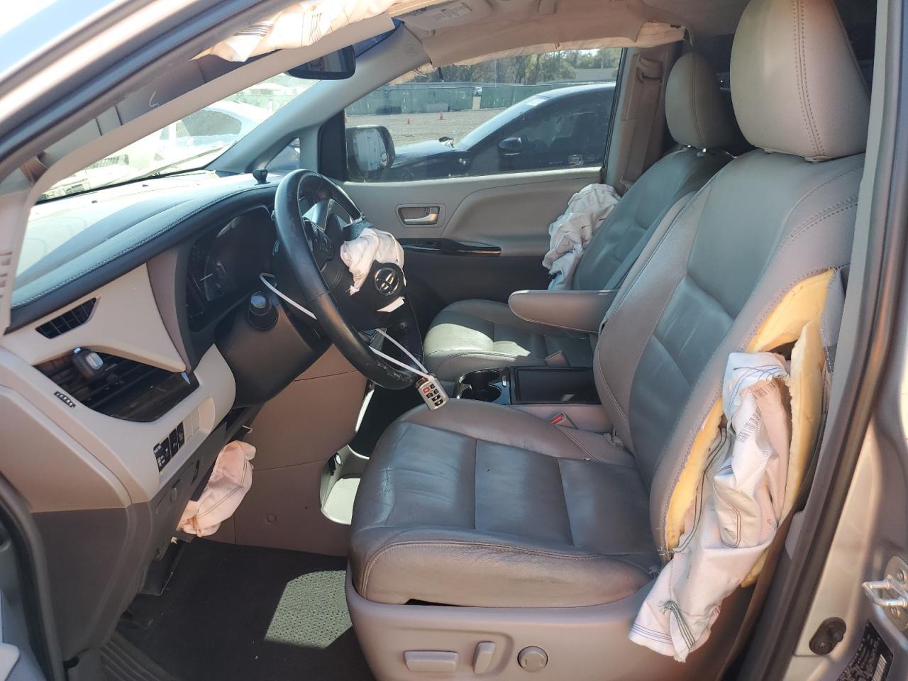2015 Toyota Sienna Xle - Фото 7