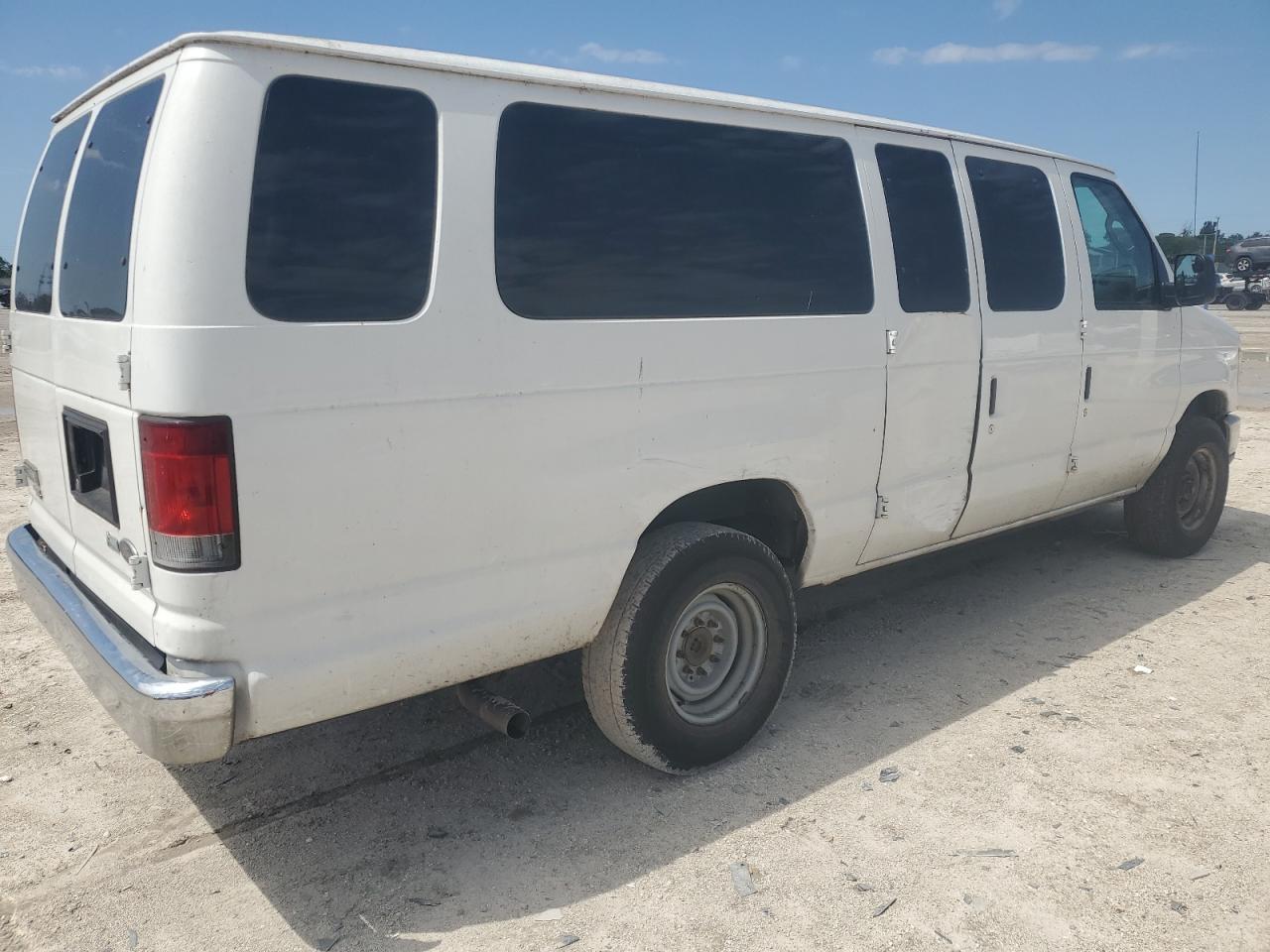 2011 Ford Econoline E350 Super Duty Wagon - Фото 3