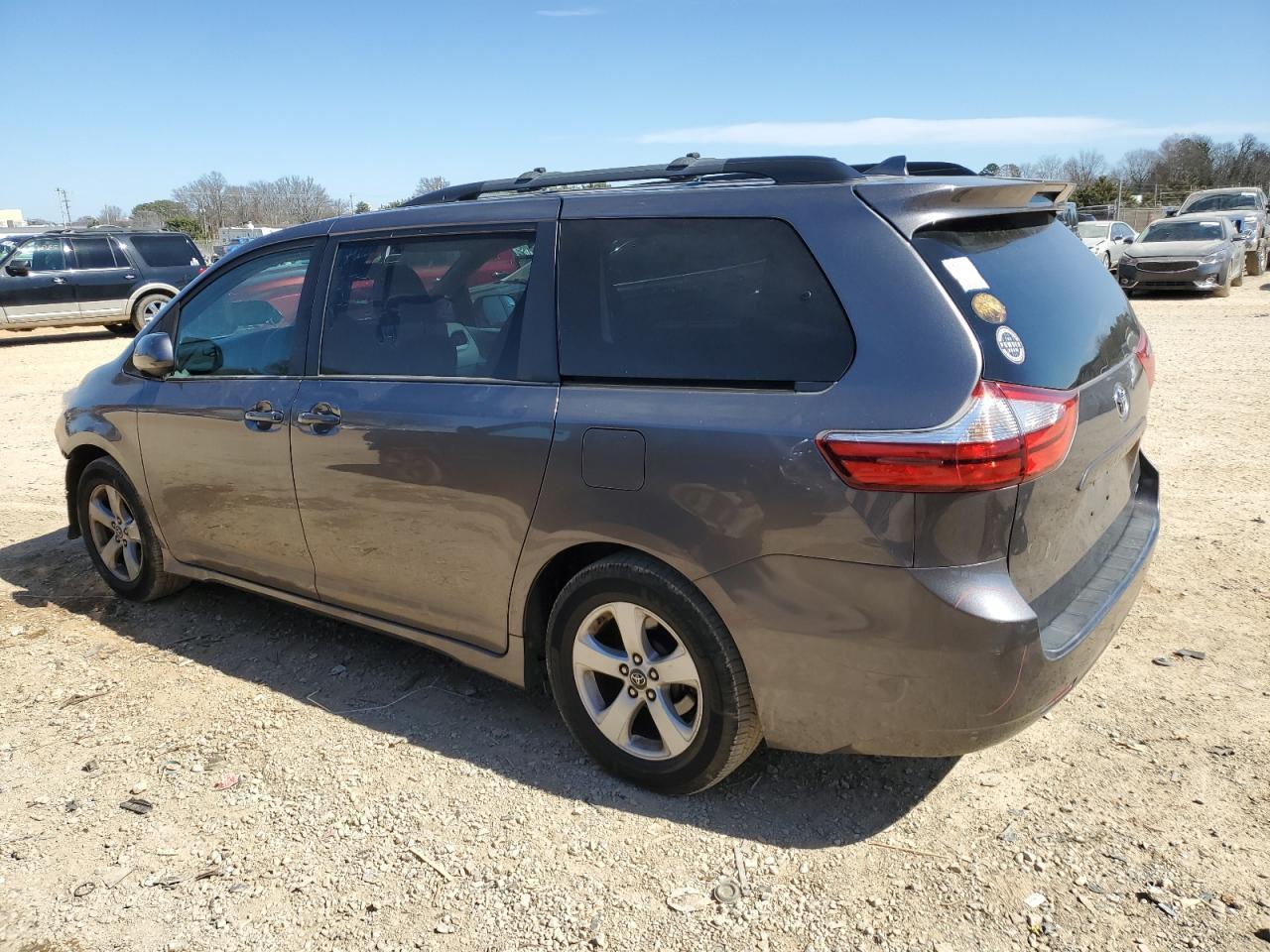 2018 Toyota Sienna Le - Фото 2