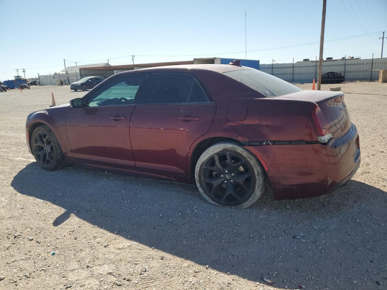 2021 Chrysler 300 Touring - Фото 2