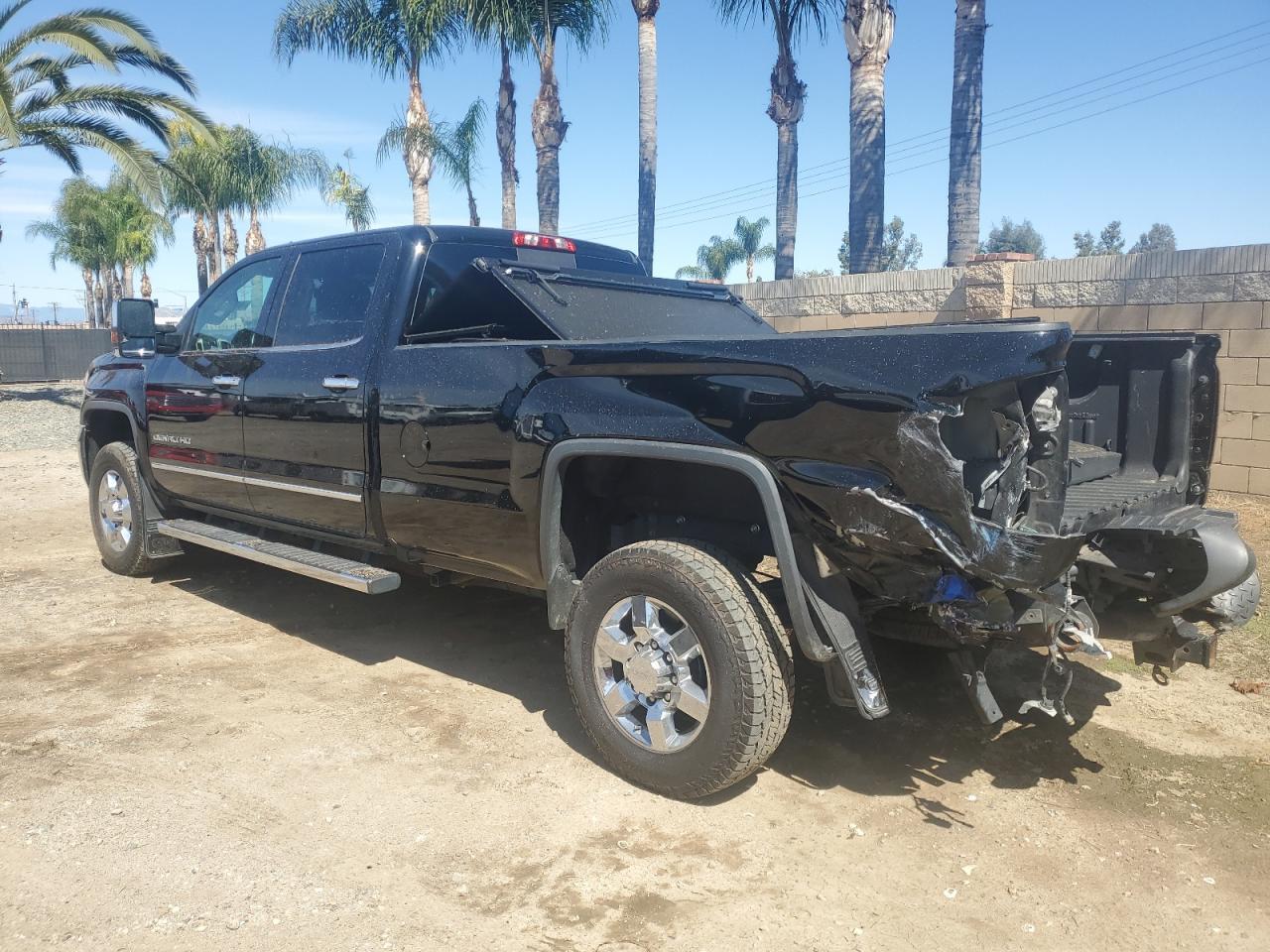 2015 GMC Sierra K3500 Denali - Фото 2