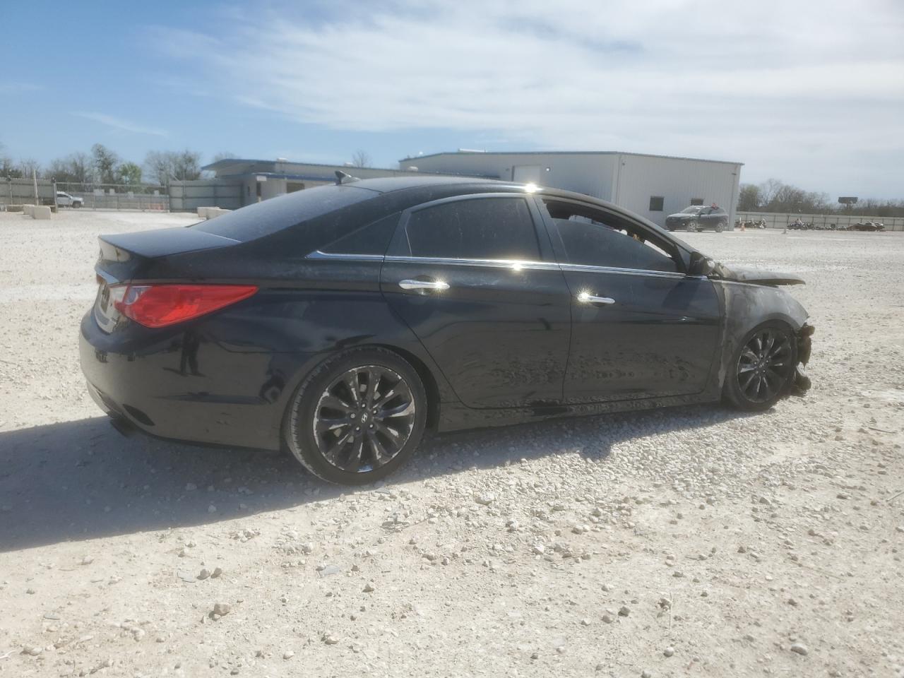 2011 Hyundai Sonata - Image 3