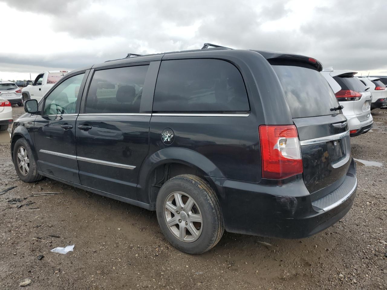 2012 Chrysler Town & Country Touring - Image 2