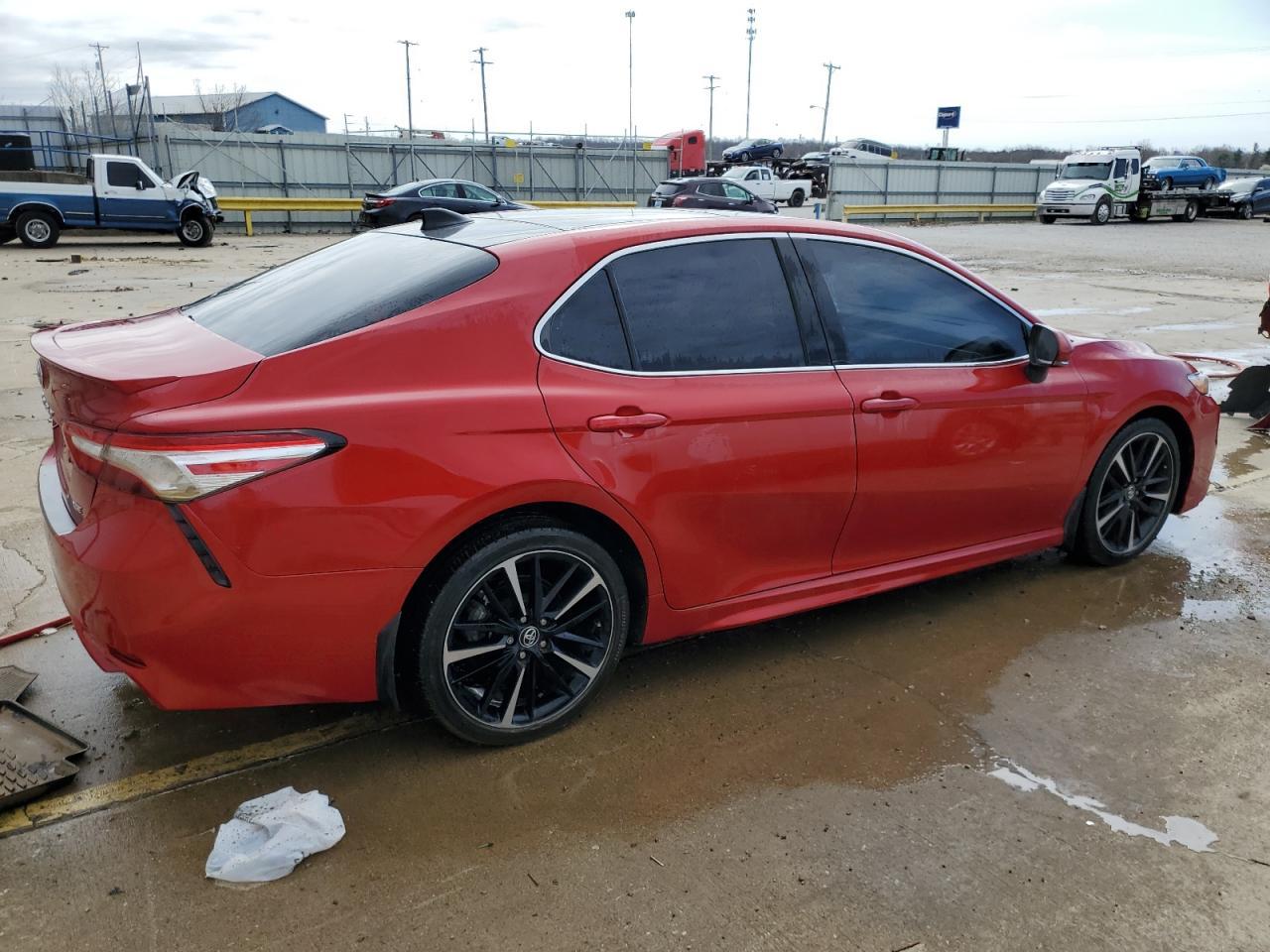 2020 Toyota Camry Xse - Фото 3