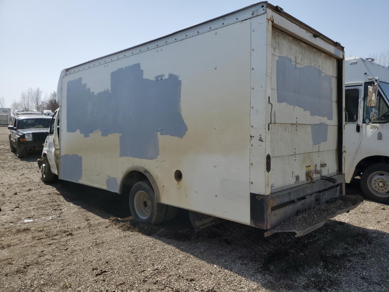 2019 GMC Savana Cutaway G3500 - Image 2