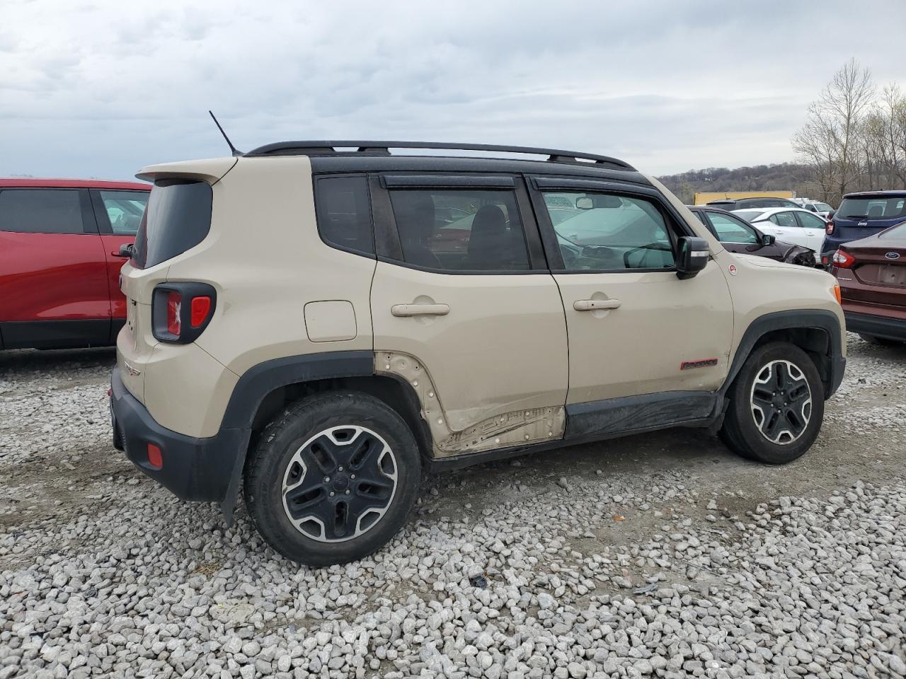 2016 Jeep Renegade Trailhawk - Image 3
